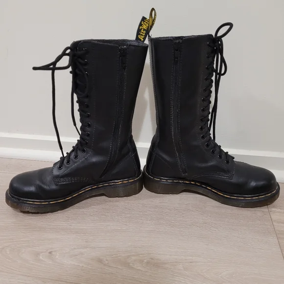 Dr Martens Womens Boots EU37 UK4 US6 Vonda Embroidered Red Roses 14 eyelet Black - Picture 5 of 16